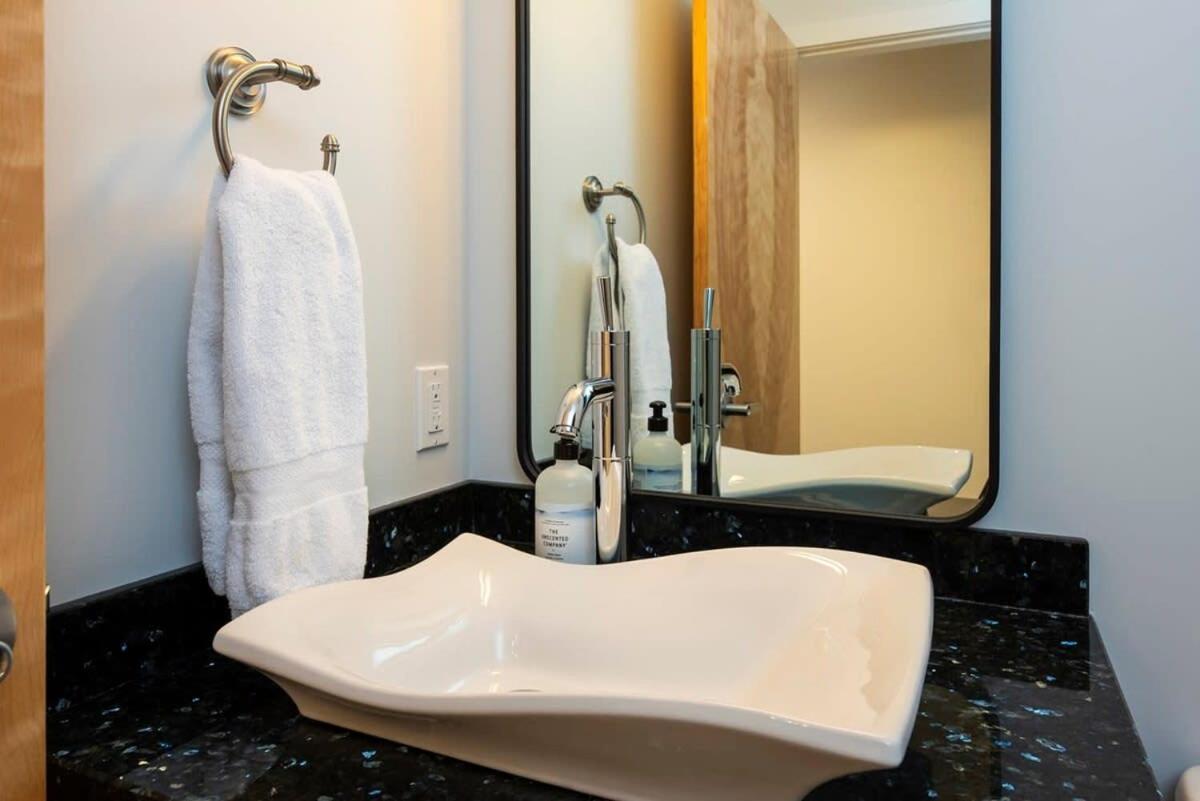 Nn - The Flame - Downtown 1-Bed 2-Bath Villa Whitehorse Kültér fotó