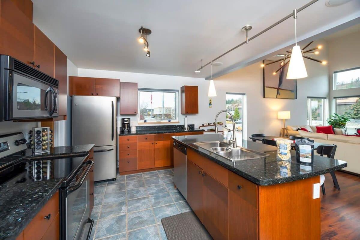 Nn - The Flame - Downtown 1-Bed 2-Bath Villa Whitehorse Kültér fotó